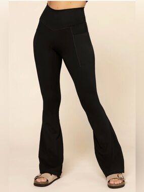 POPFLEX Active Supersculpt Flared Leggings with Pockets in Black (2)